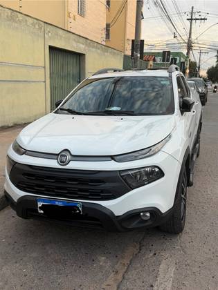 FIAT TORO 2.0 16V TURBO DIESEL ULTRA 4WD AT9 FIAT TORO 2.0 16V TURBO DIESEL ULTRA 4WD AT9